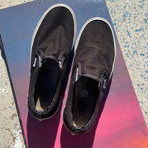 Vans slip on black white